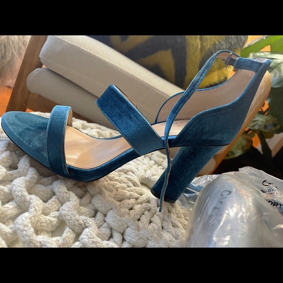 Shoes - Picture 3 of 5